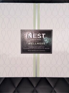 NEST Fragrances Wellness Misting Diffuser Set in White and Light Green